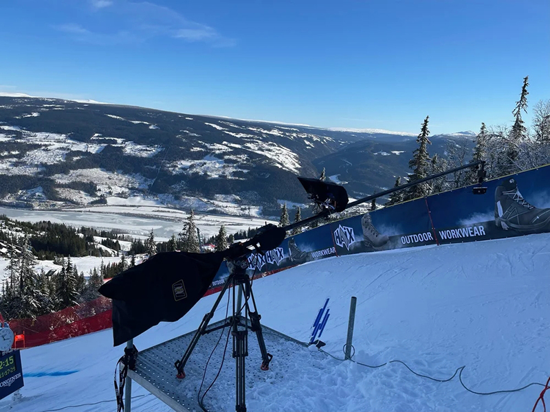 雪道瞬时速递：Polecam 鱼竿摇臂精准捕捉滑雪赛事高光镜头